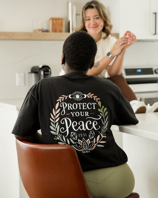 Haut à manches courtes oversized Protect your peace - Noir